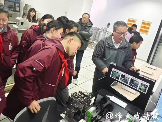 徐汇“匠心模范寻访”寒假一日营受欢迎,青少年走进特色实践基地感悟劳模精神 徐汇“匠心模范寻访”寒假一日营受欢迎,青少年走进特色实践基地感悟劳模精神