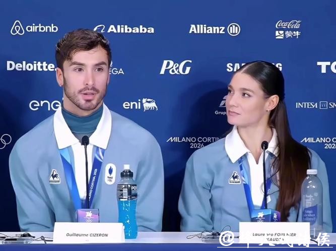 米兰冬奥现场最暖心的焦点！美国记者身上的背包，拉链没坏，缝线没开，装满了全球记者的信任与冬奥记忆，让全世界想起北京